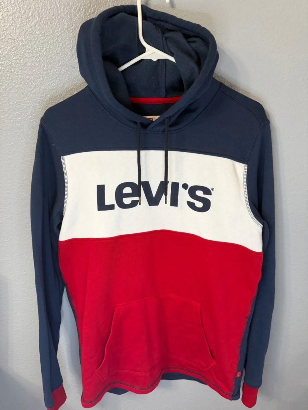 Levi's Men's Navy, White & Red Colorblock Pullover Hoodie - Picture 1 of 3